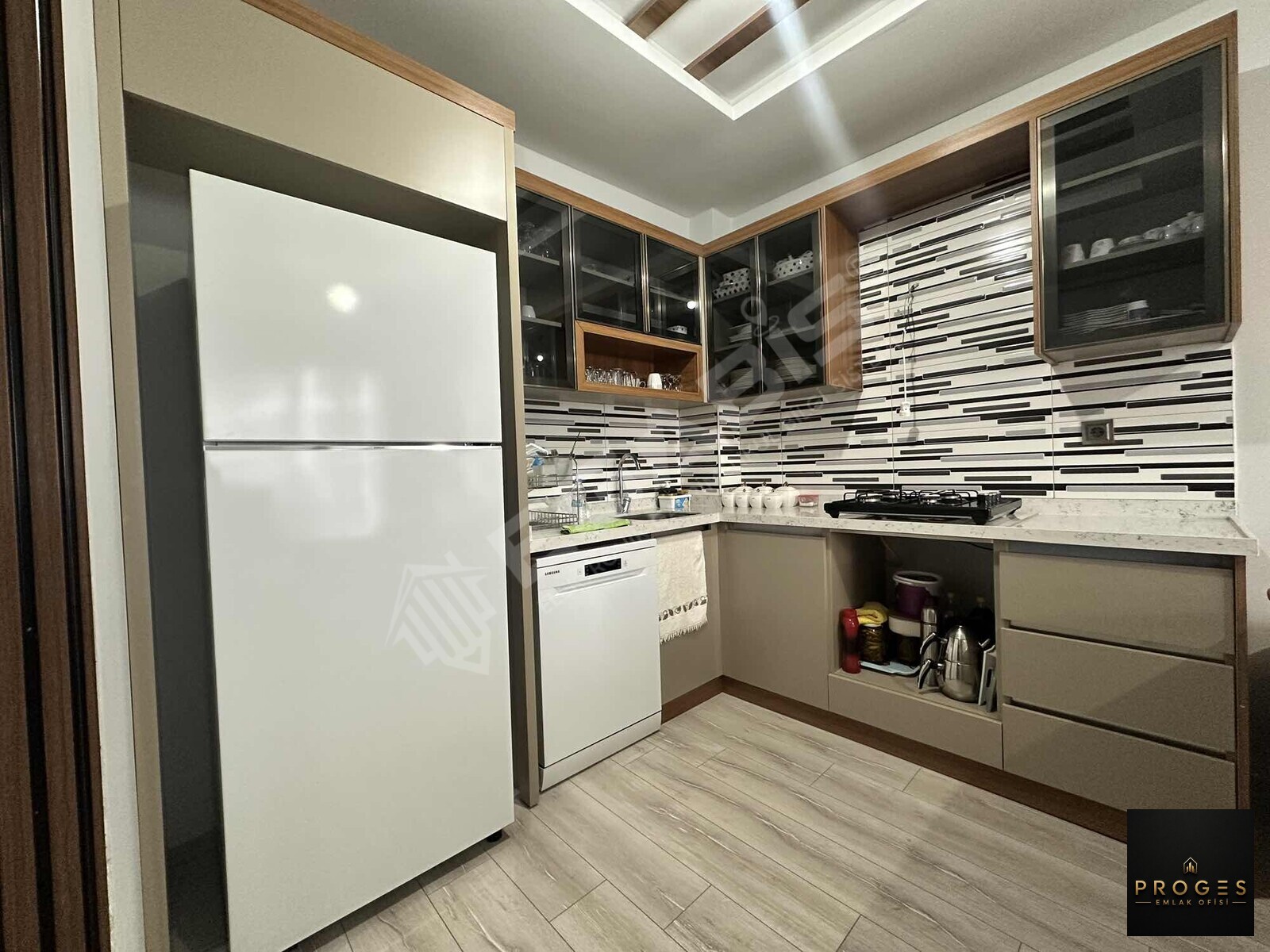 PROGES'TEN TÖMÜKTE LÜKS KONSEPT SİTEDE EŞYALI SATILIK 1+1 DAİRE - 3