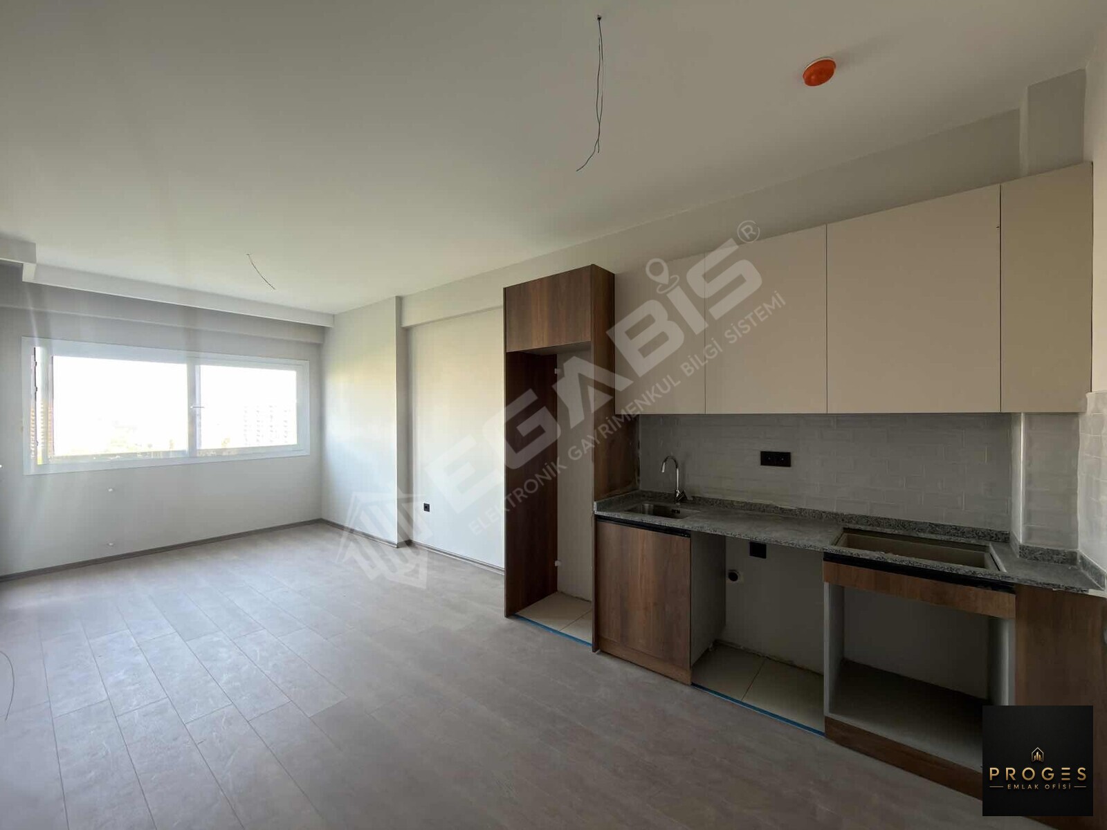 PROGES'TEN TÖMÜK'TE DENİZ MANZARALI KİRALIK 1+1 DAİRE