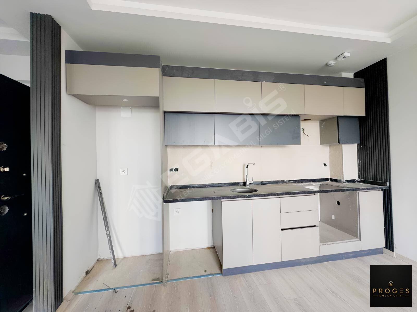 PROGES'TEN ARPAÇBAHŞIŞ MH HAVUZLU SİTEDE GENİŞ 1+1