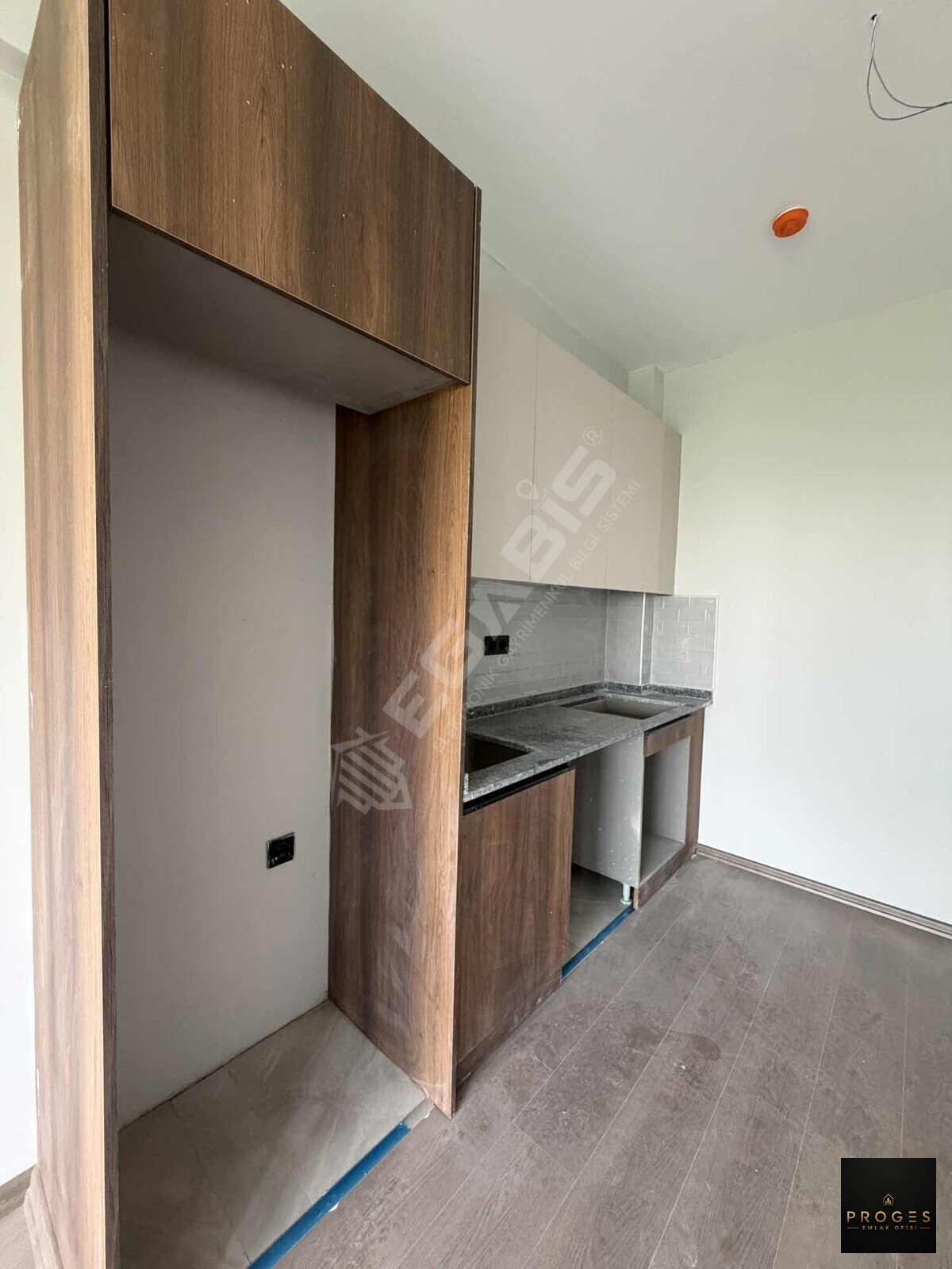 MERSİN ERDEMLİ TÖMÜK DENİZE 200 Mt 50m2 NET 1+1 - 12