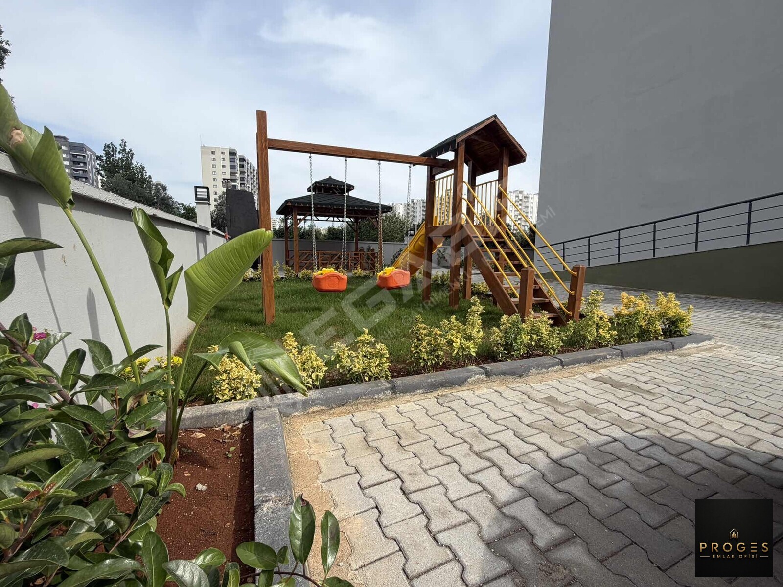 MERSİN ERDEMLİ TÖMÜK DENİZE 200 Mt 50m2 NET 1+1 - 24