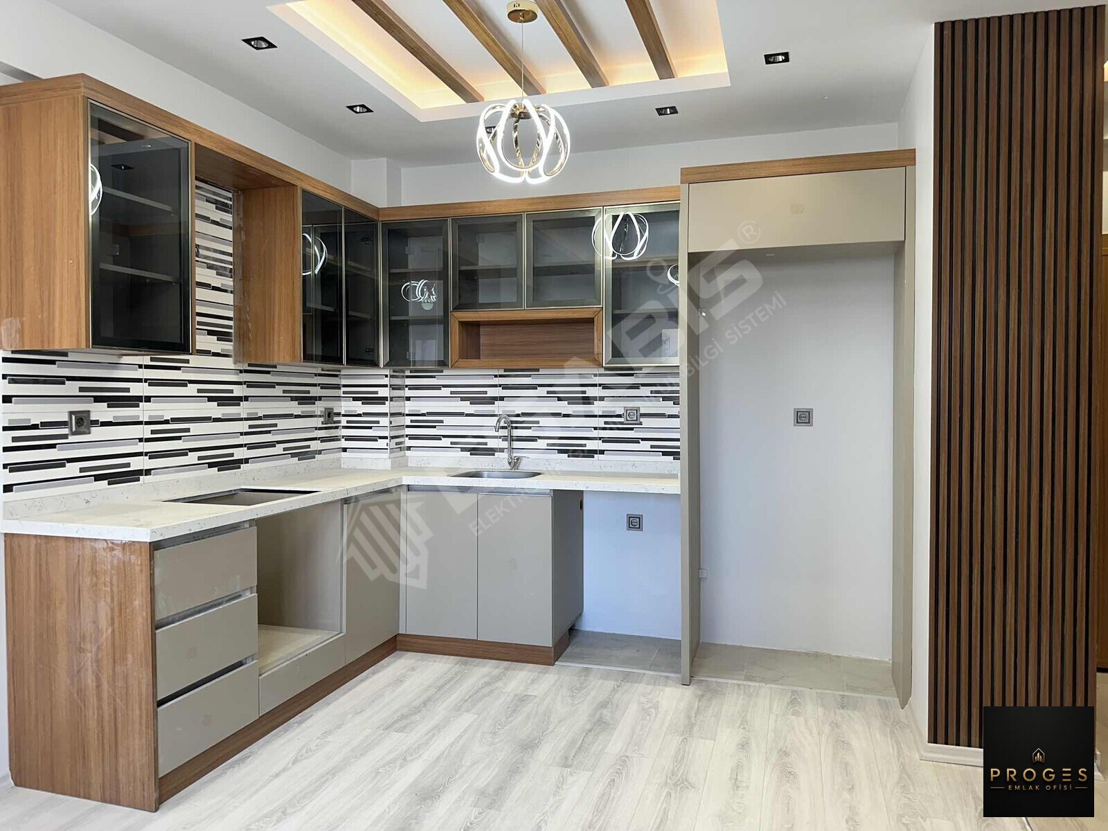 TÖMÜKTE DENİZ MANZARALI LÜKS KONSEPT SİTEDE SATILIK 1+1 DAİRE