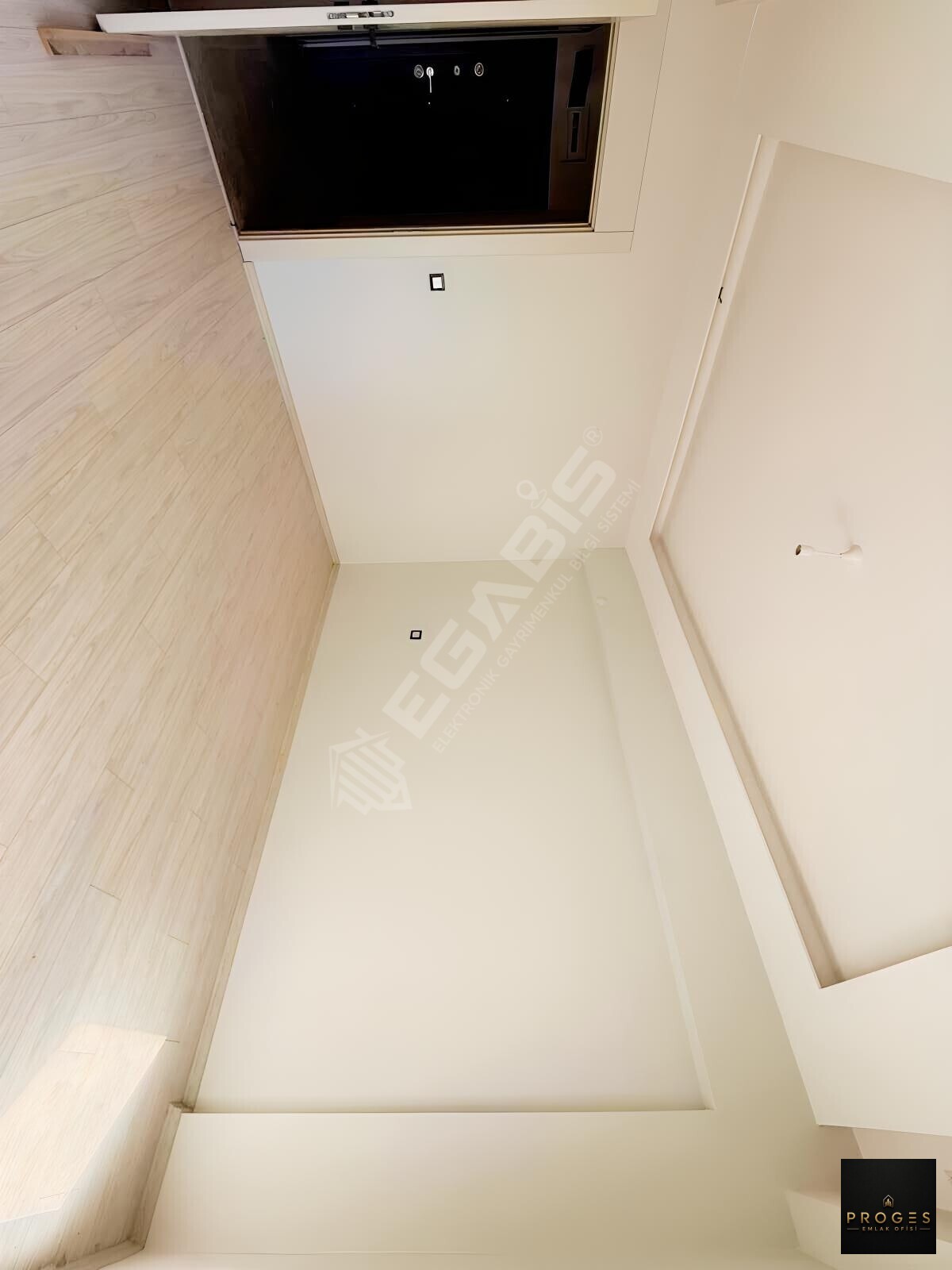 TÖMÜKTE GENİŞ 1+1 SOSYAL DONATILI KİRALIK DAİRE - 31