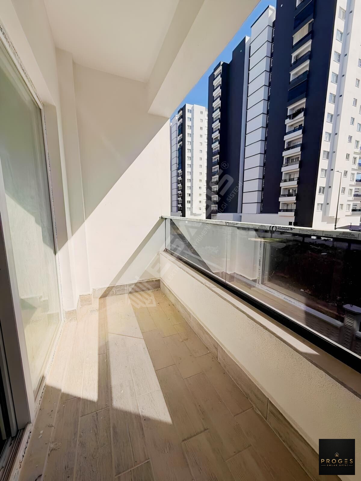 TÖMÜKTE GENİŞ 1+1 SOSYAL DONATILI KİRALIK DAİRE - 32