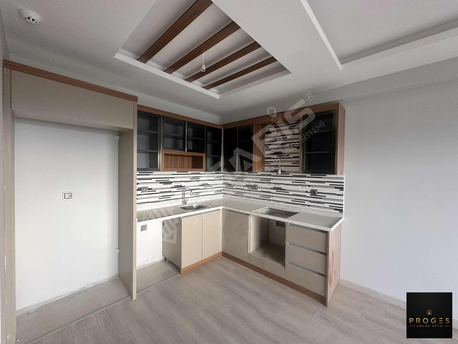 PROGES 'DEN TÖMÜK 'DE LÜKS COMPLEKSTE KİRALIK DAİRE - 24