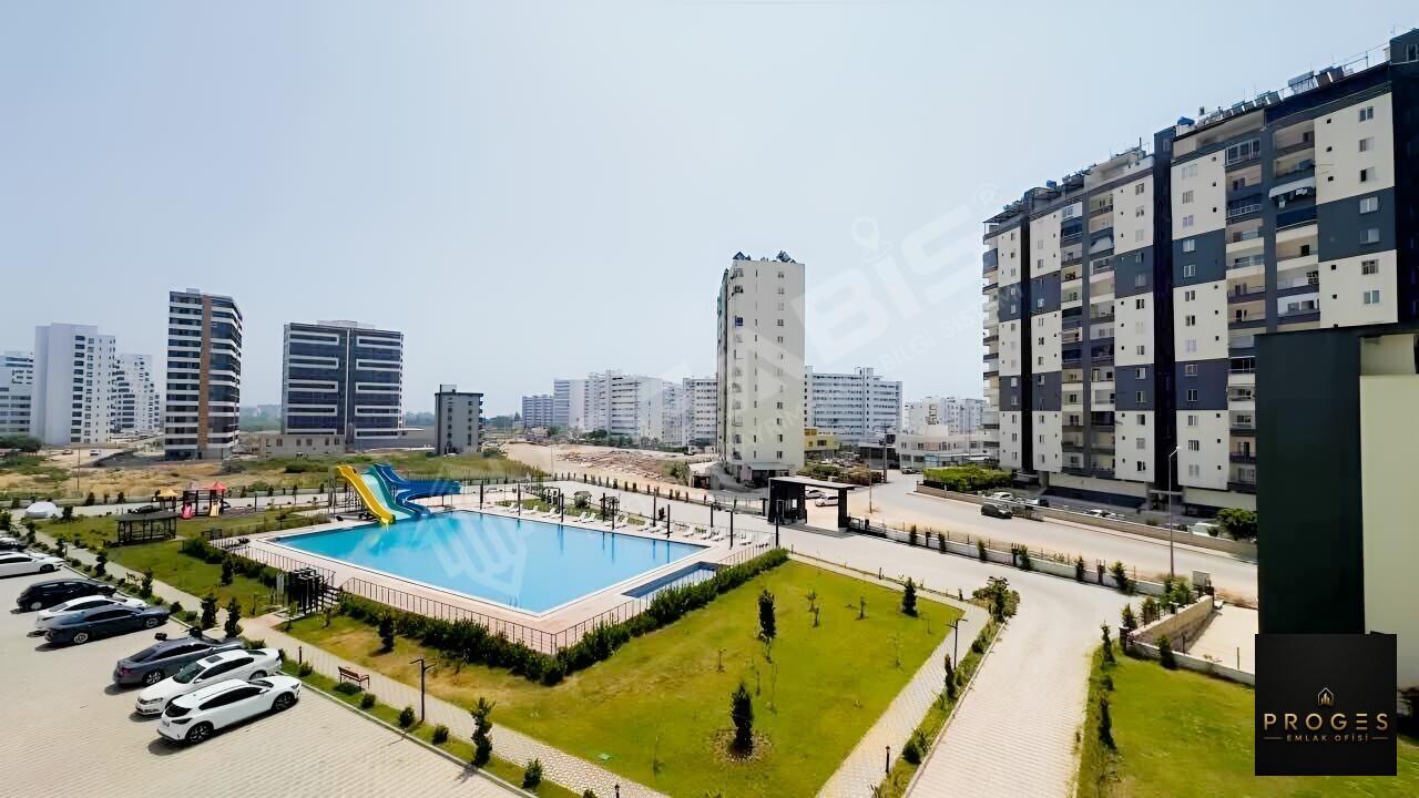 TÖMÜKTE EŞYALI HEM DENİZE HEM ANAYOLA YAKIN 1+1 DAİRE