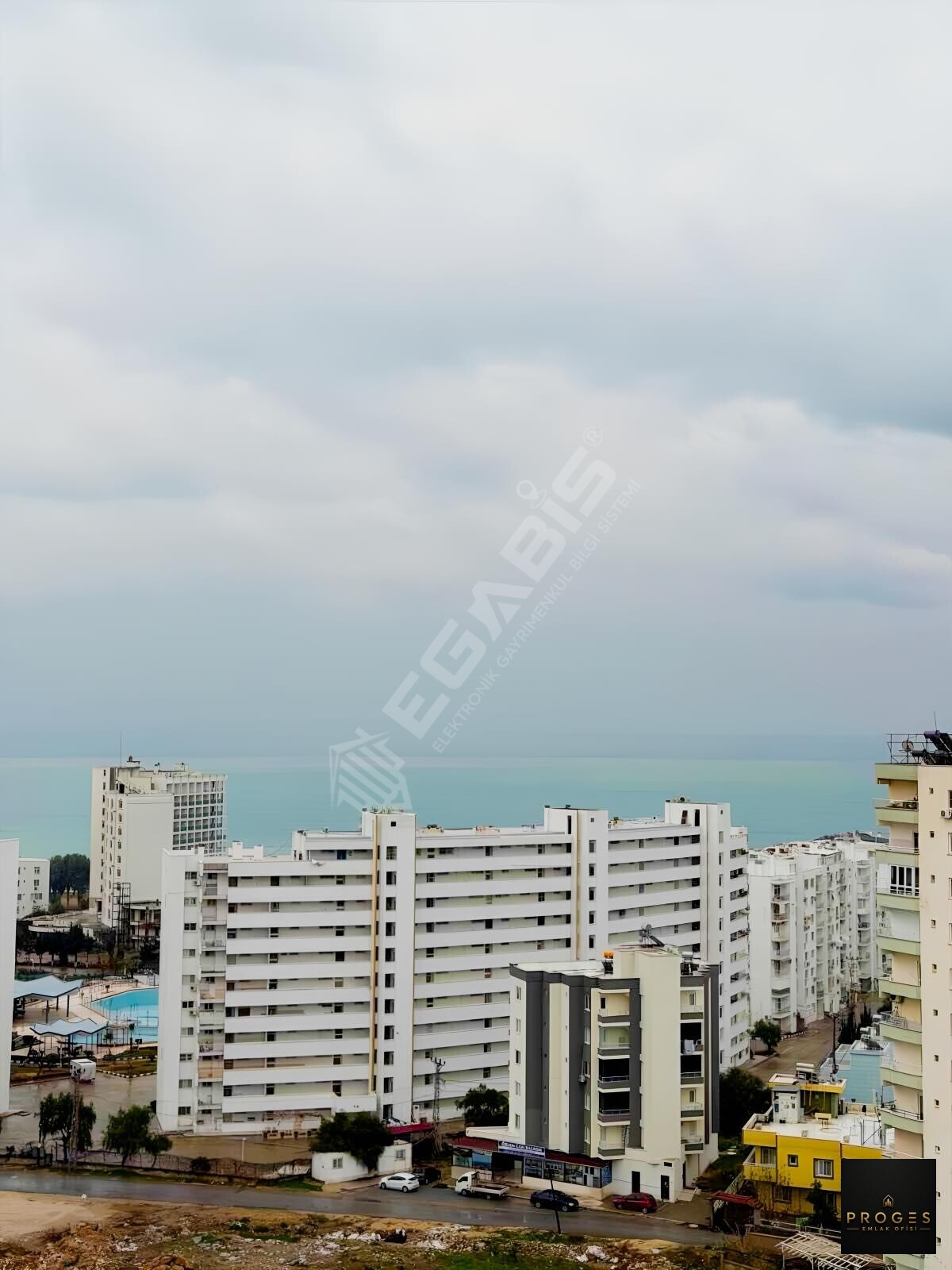 TÖMÜKTE EŞYALI HEM DENİZE HEM ANAYOLA YAKIN 1+1 DAİRE - 2