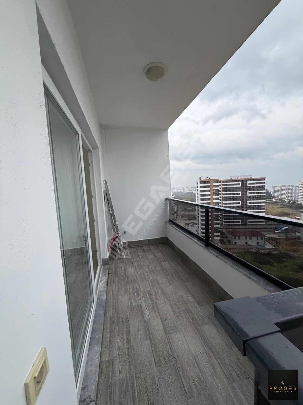 TÖMÜKTE EŞYALI HEM DENİZE HEM ANAYOLA YAKIN 1+1 DAİRE - 7