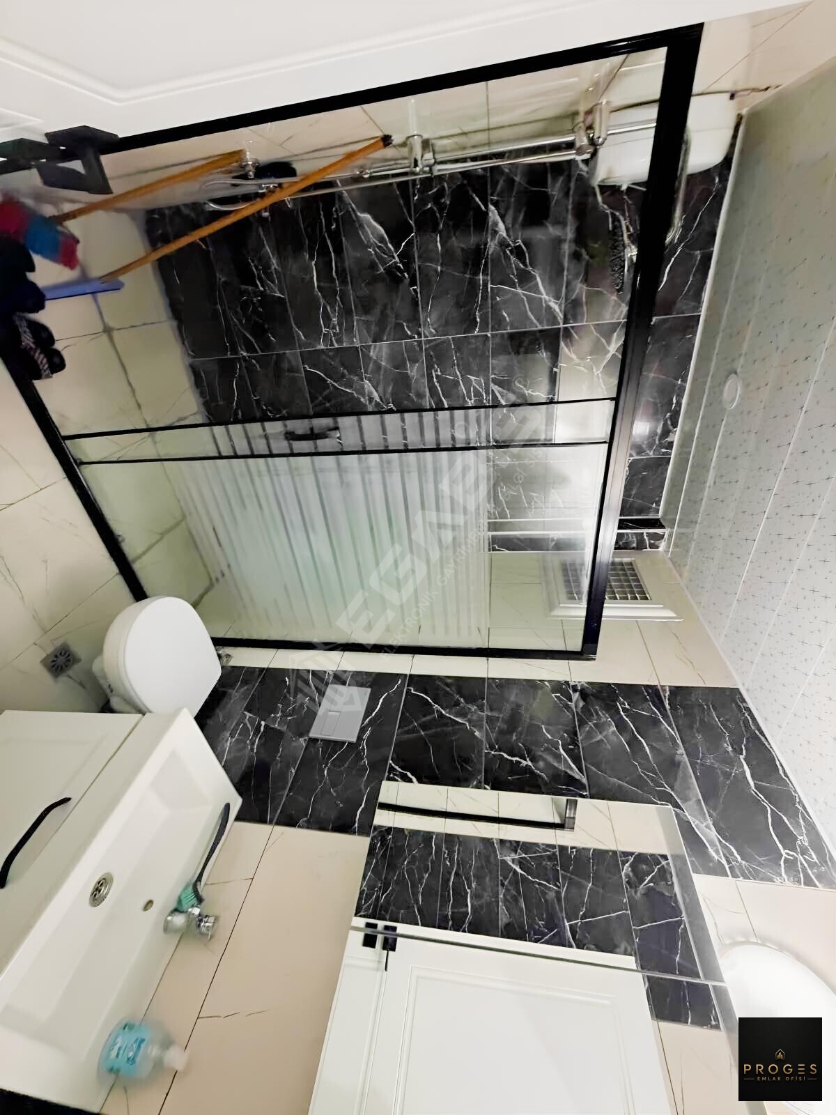 TÖMÜKTE EŞYALI HEM DENİZE HEM ANAYOLA YAKIN 1+1 DAİRE - 9