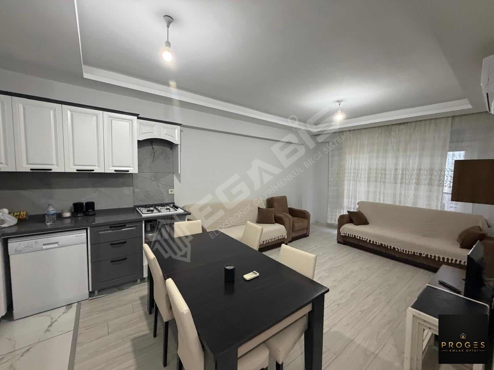 TÖMÜKTE EŞYALI HEM DENİZE HEM ANAYOLA YAKIN 1+1 DAİRE - 11