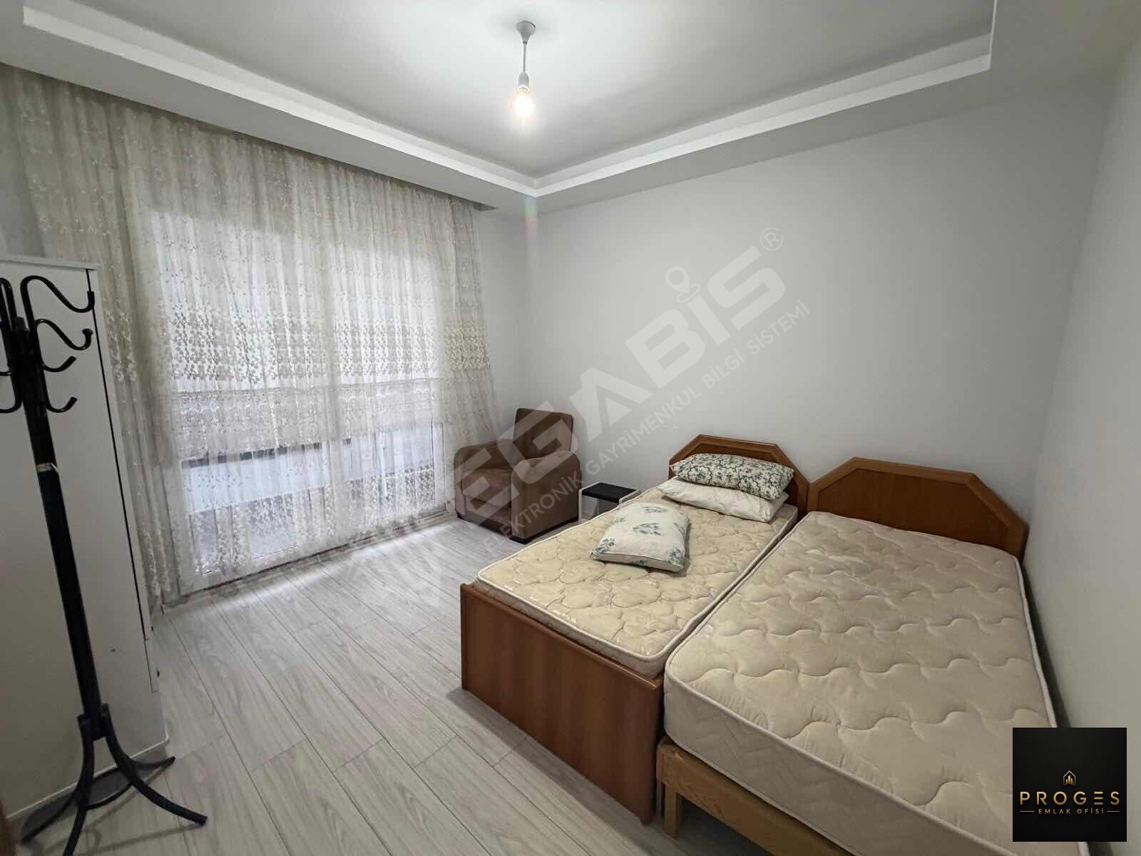 TÖMÜKTE EŞYALI HEM DENİZE HEM ANAYOLA YAKIN 1+1 DAİRE - 14