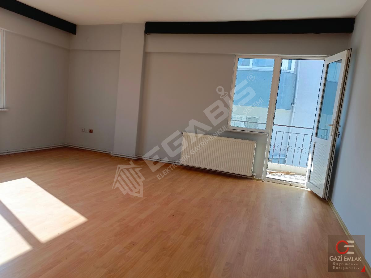 ""GAZİ EMLAK""Bahçelievler Mahallesinde 2+1 Doğalgazlı Son kat ASANSÖRSÜZ 2 WC ve BALKON