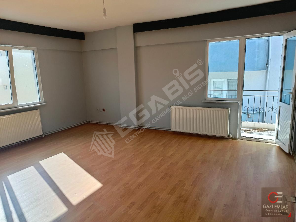 ""GAZİ EMLAK""Bahçelievler Mahallesinde 2+1 Doğalgazlı Son kat ASANSÖRSÜZ 2 WC ve BALKON - 2