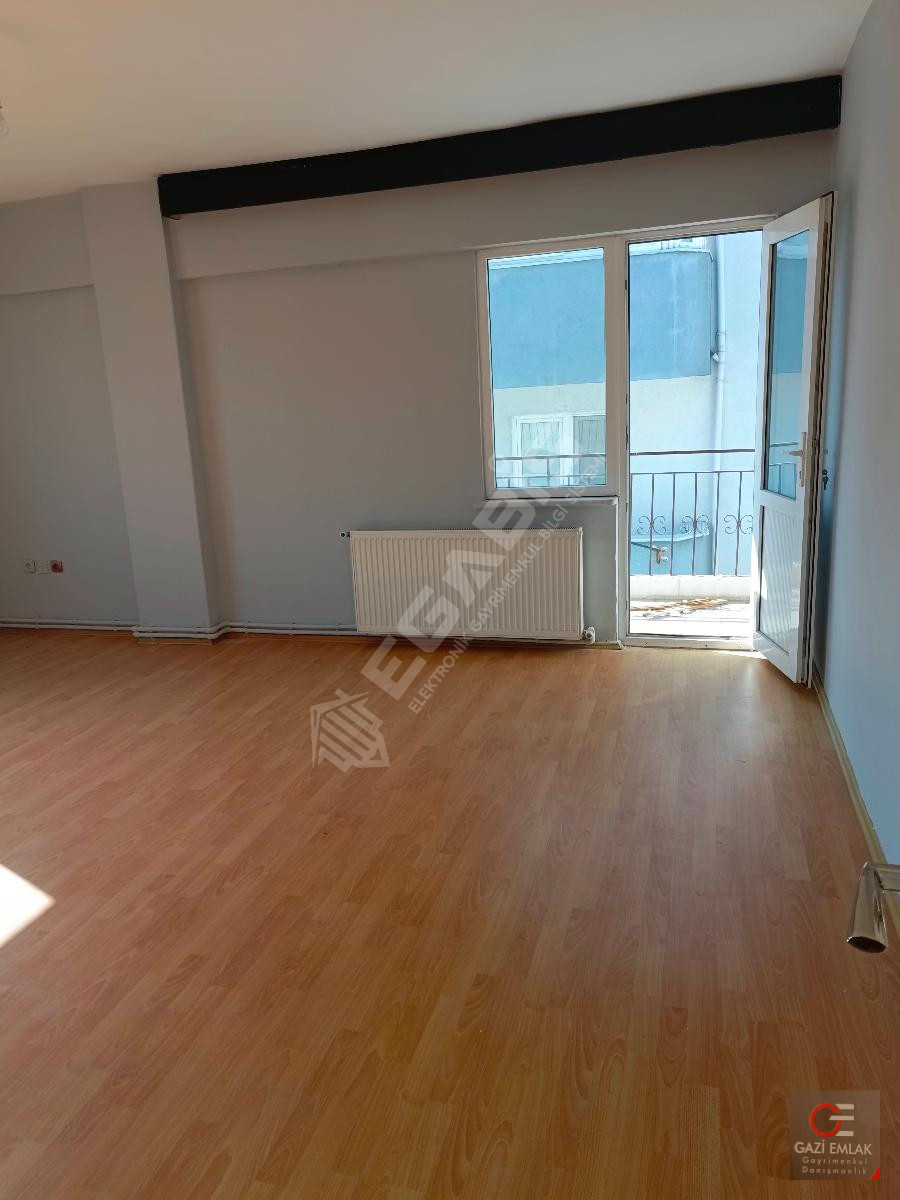 ""GAZİ EMLAK""Bahçelievler Mahallesinde 2+1 Doğalgazlı Son kat ASANSÖRSÜZ 2 WC ve BALKON - 3