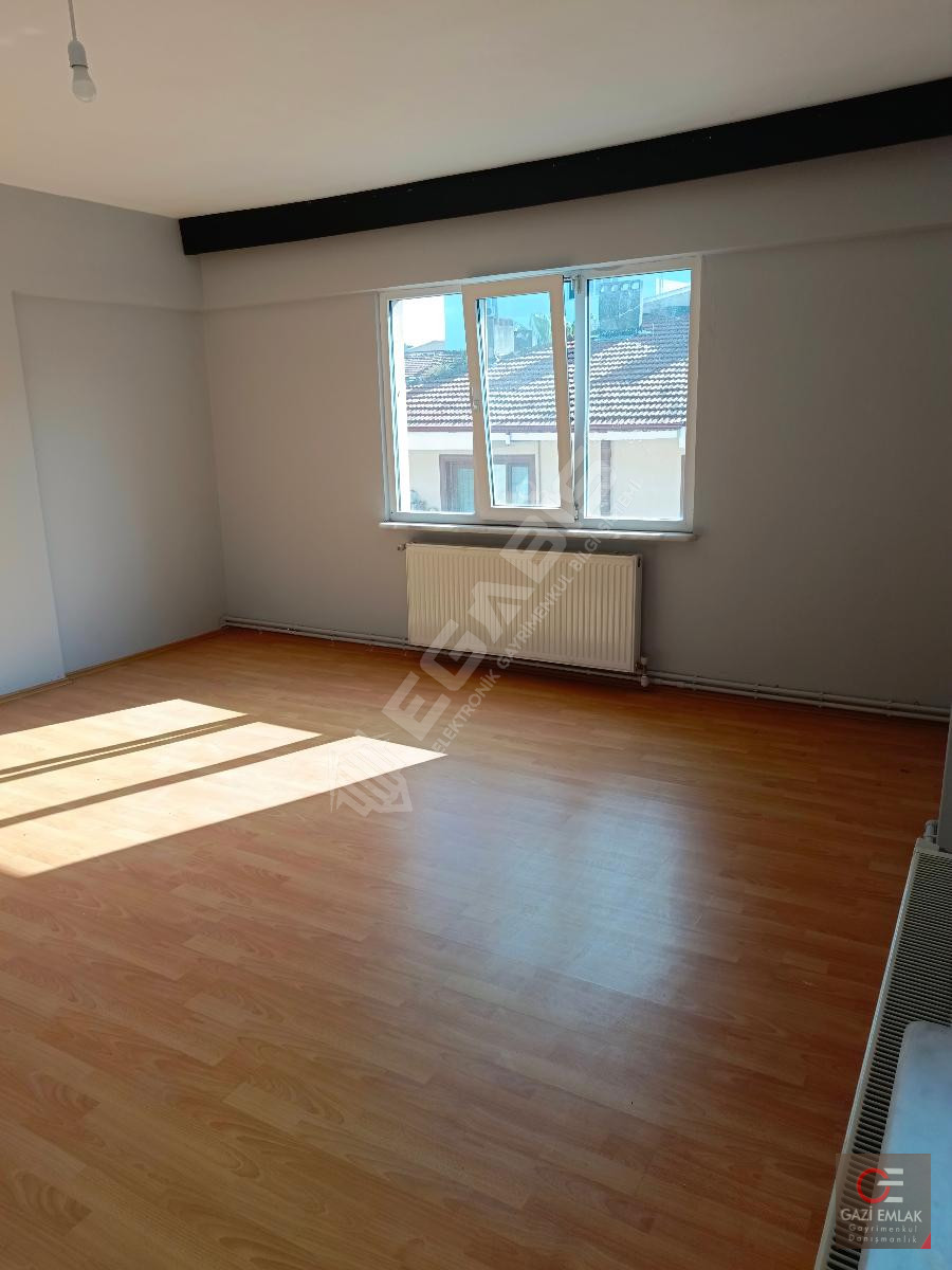 ""GAZİ EMLAK""Bahçelievler Mahallesinde 2+1 Doğalgazlı Son kat ASANSÖRSÜZ 2 WC ve BALKON - 5