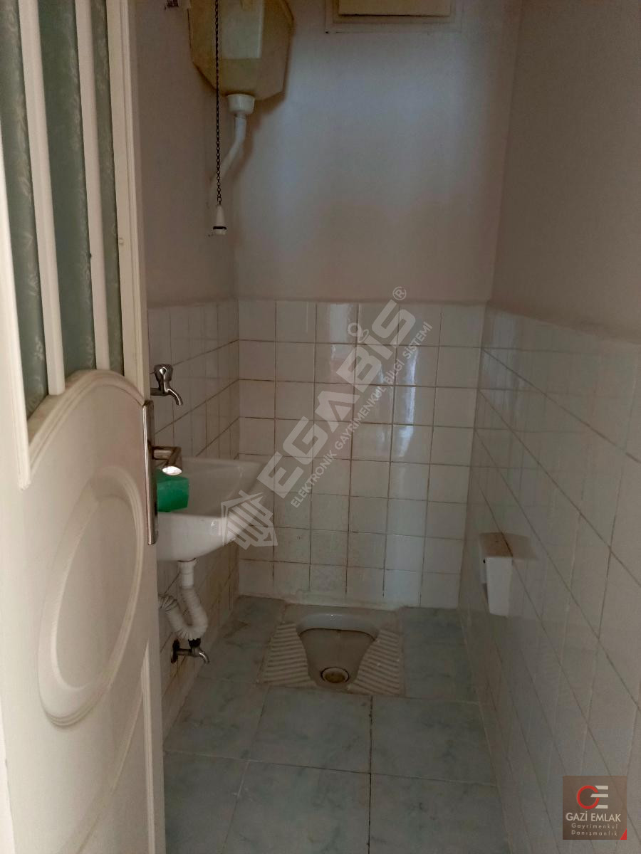 ""GAZİ EMLAK""Bahçelievler Mahallesinde 2+1 Doğalgazlı Son kat ASANSÖRSÜZ 2 WC ve BALKON - 6