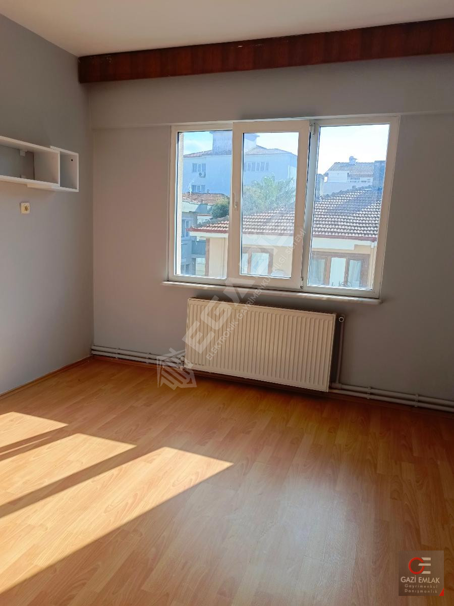 ""GAZİ EMLAK""Bahçelievler Mahallesinde 2+1 Doğalgazlı Son kat ASANSÖRSÜZ 2 WC ve BALKON - 7