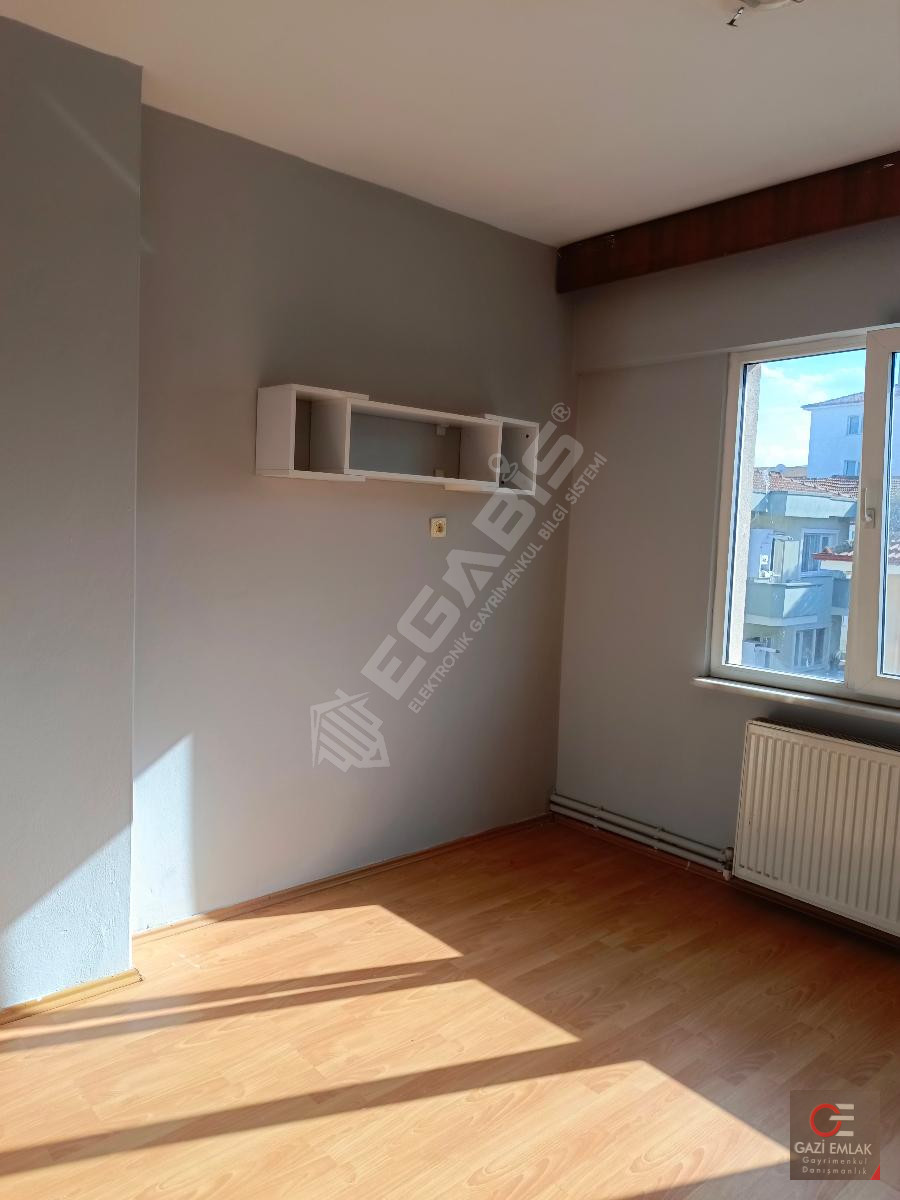 ""GAZİ EMLAK""Bahçelievler Mahallesinde 2+1 Doğalgazlı Son kat ASANSÖRSÜZ 2 WC ve BALKON - 8