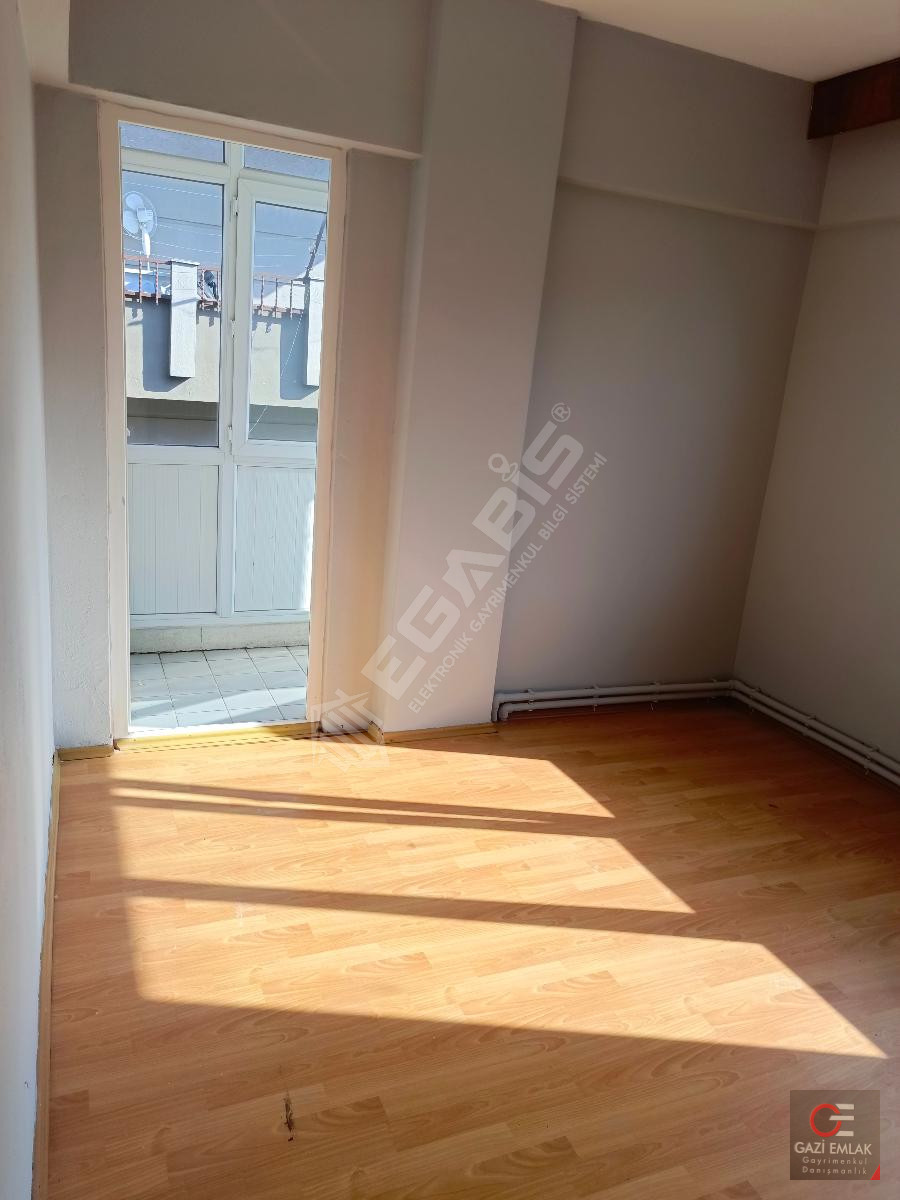 ""GAZİ EMLAK""Bahçelievler Mahallesinde 2+1 Doğalgazlı Son kat ASANSÖRSÜZ 2 WC ve BALKON - 9