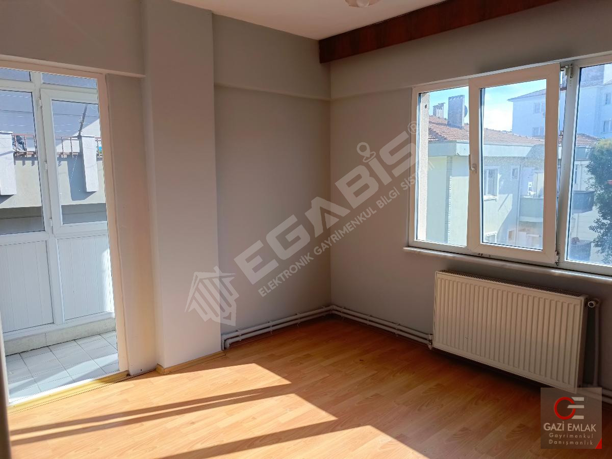 ""GAZİ EMLAK""Bahçelievler Mahallesinde 2+1 Doğalgazlı Son kat ASANSÖRSÜZ 2 WC ve BALKON - 10