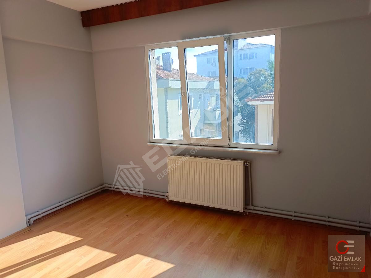""GAZİ EMLAK""Bahçelievler Mahallesinde 2+1 Doğalgazlı Son kat ASANSÖRSÜZ 2 WC ve BALKON - 11
