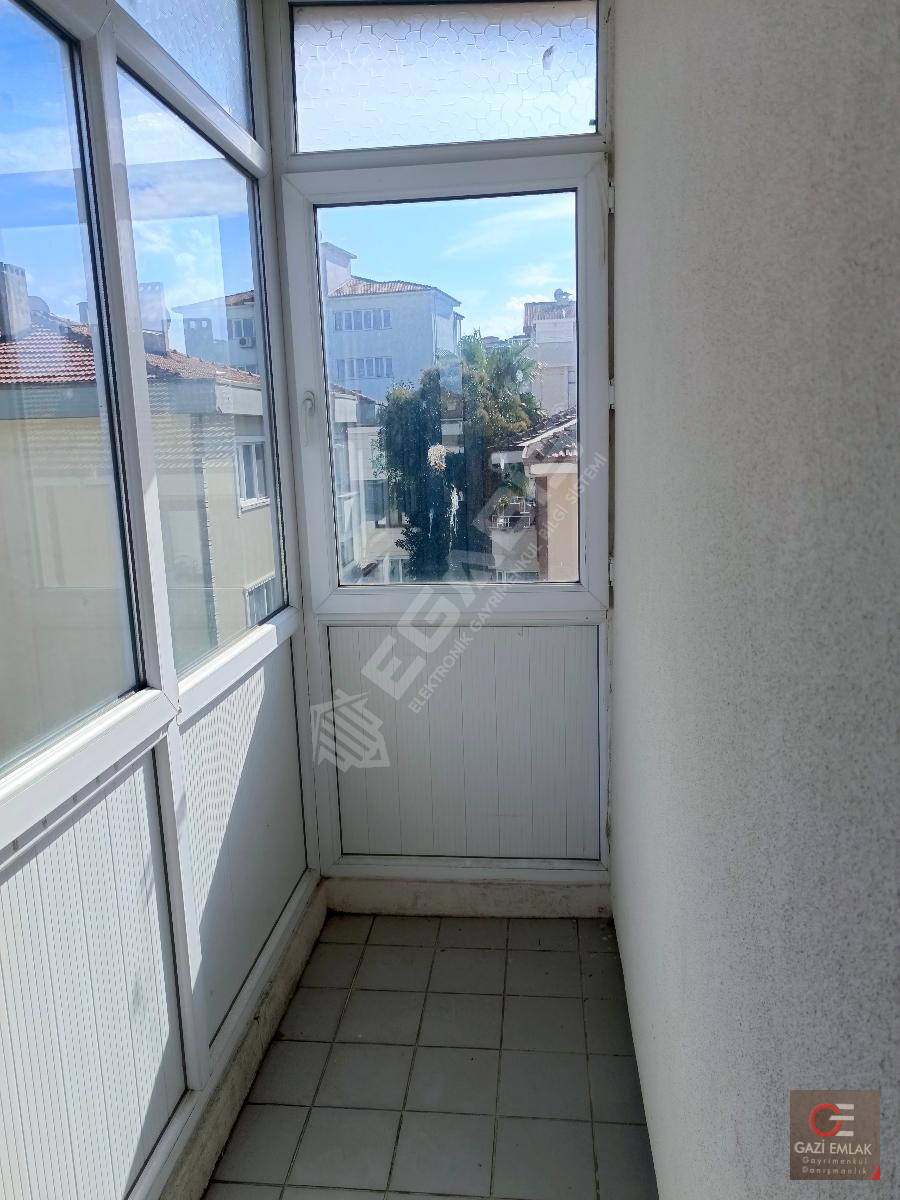 ""GAZİ EMLAK""Bahçelievler Mahallesinde 2+1 Doğalgazlı Son kat ASANSÖRSÜZ 2 WC ve BALKON - 12
