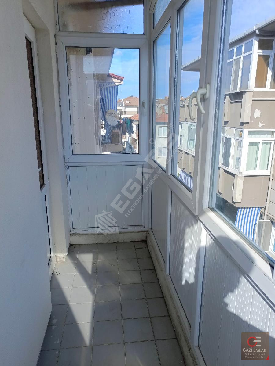 ""GAZİ EMLAK""Bahçelievler Mahallesinde 2+1 Doğalgazlı Son kat ASANSÖRSÜZ 2 WC ve BALKON - 13
