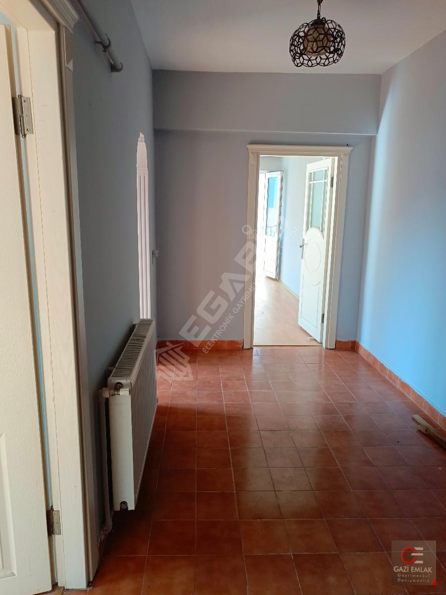 ""GAZİ EMLAK""Bahçelievler Mahallesinde 2+1 Doğalgazlı Son kat ASANSÖRSÜZ 2 WC ve BALKON - 14