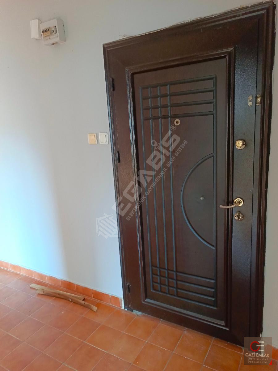 ""GAZİ EMLAK""Bahçelievler Mahallesinde 2+1 Doğalgazlı Son kat ASANSÖRSÜZ 2 WC ve BALKON - 15