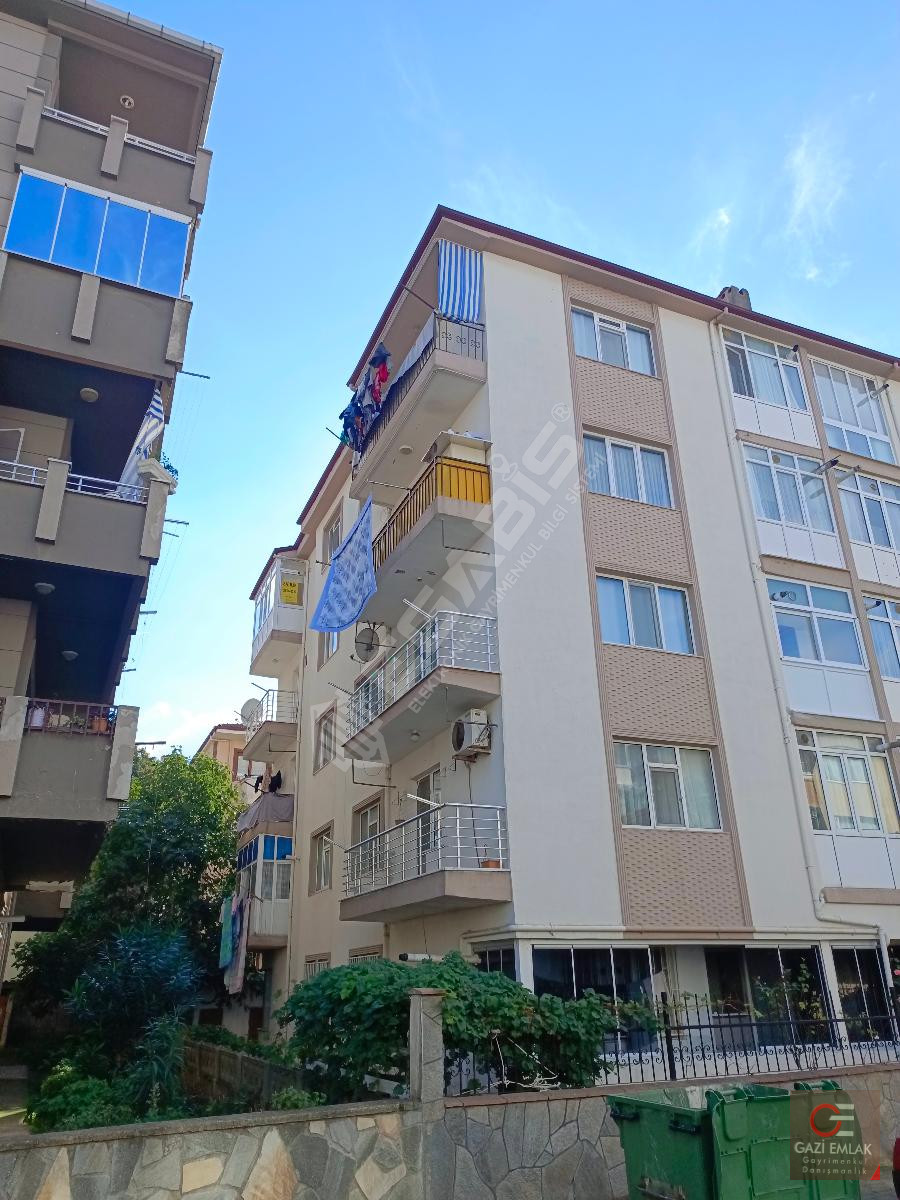 ""GAZİ EMLAK""Bahçelievler Mahallesinde 2+1 Doğalgazlı Son kat ASANSÖRSÜZ 2 WC ve BALKON - 17