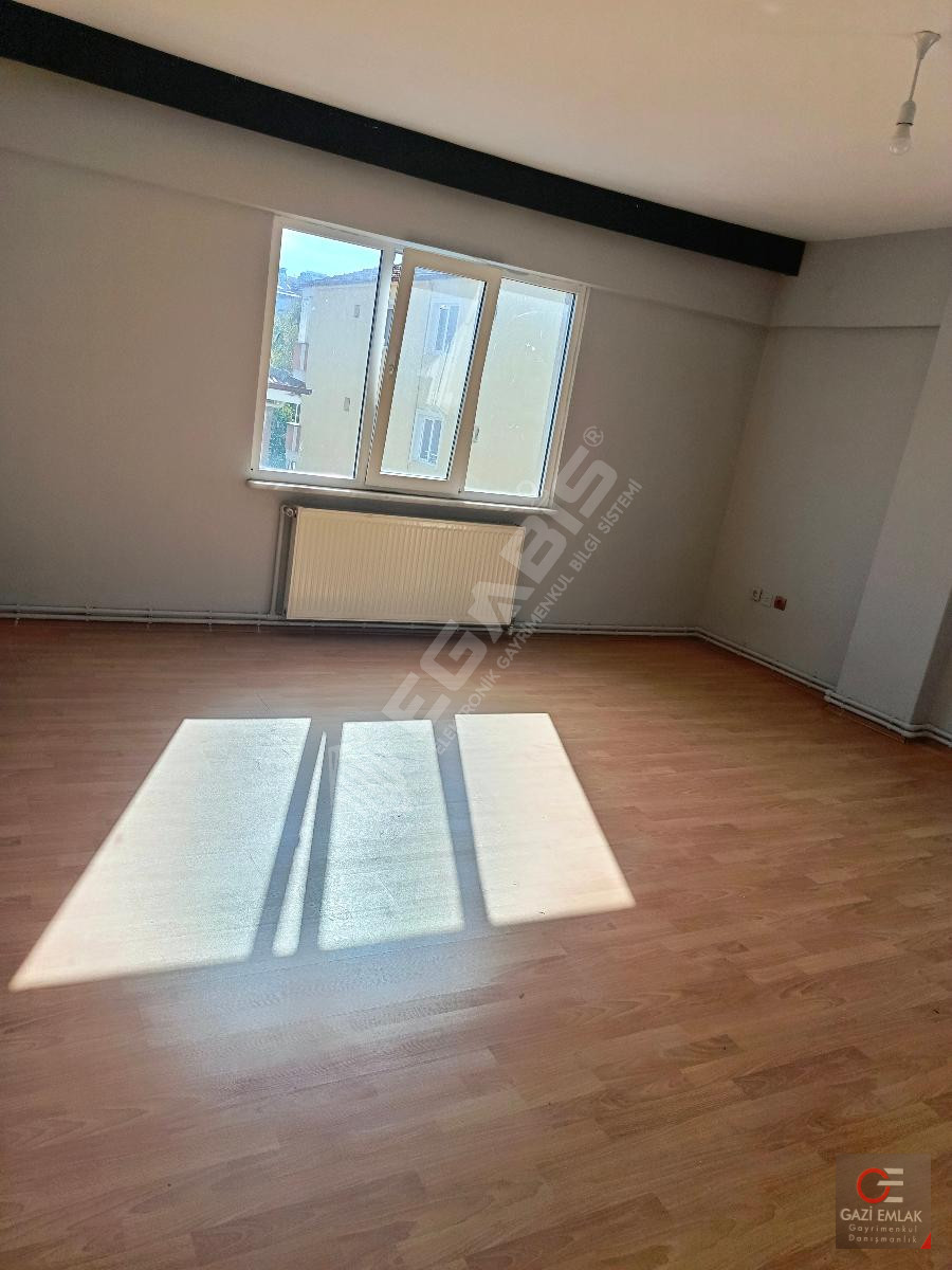 ""GAZİ EMLAK""Bahçelievler Mahallesinde 2+1 Doğalgazlı Son kat ASANSÖRSÜZ 2 WC ve BALKON - 19