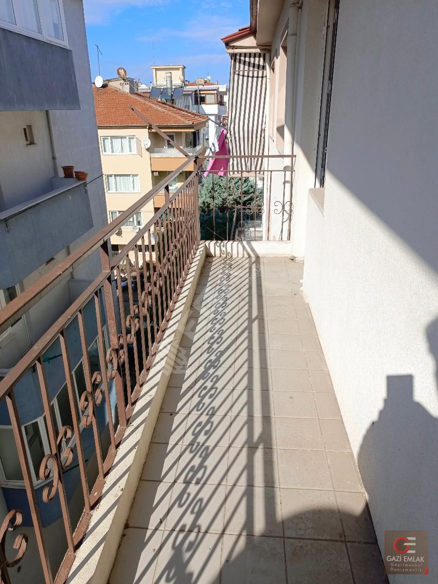 ""GAZİ EMLAK""Bahçelievler Mahallesinde 2+1 Doğalgazlı Son kat ASANSÖRSÜZ 2 WC ve BALKON - 21