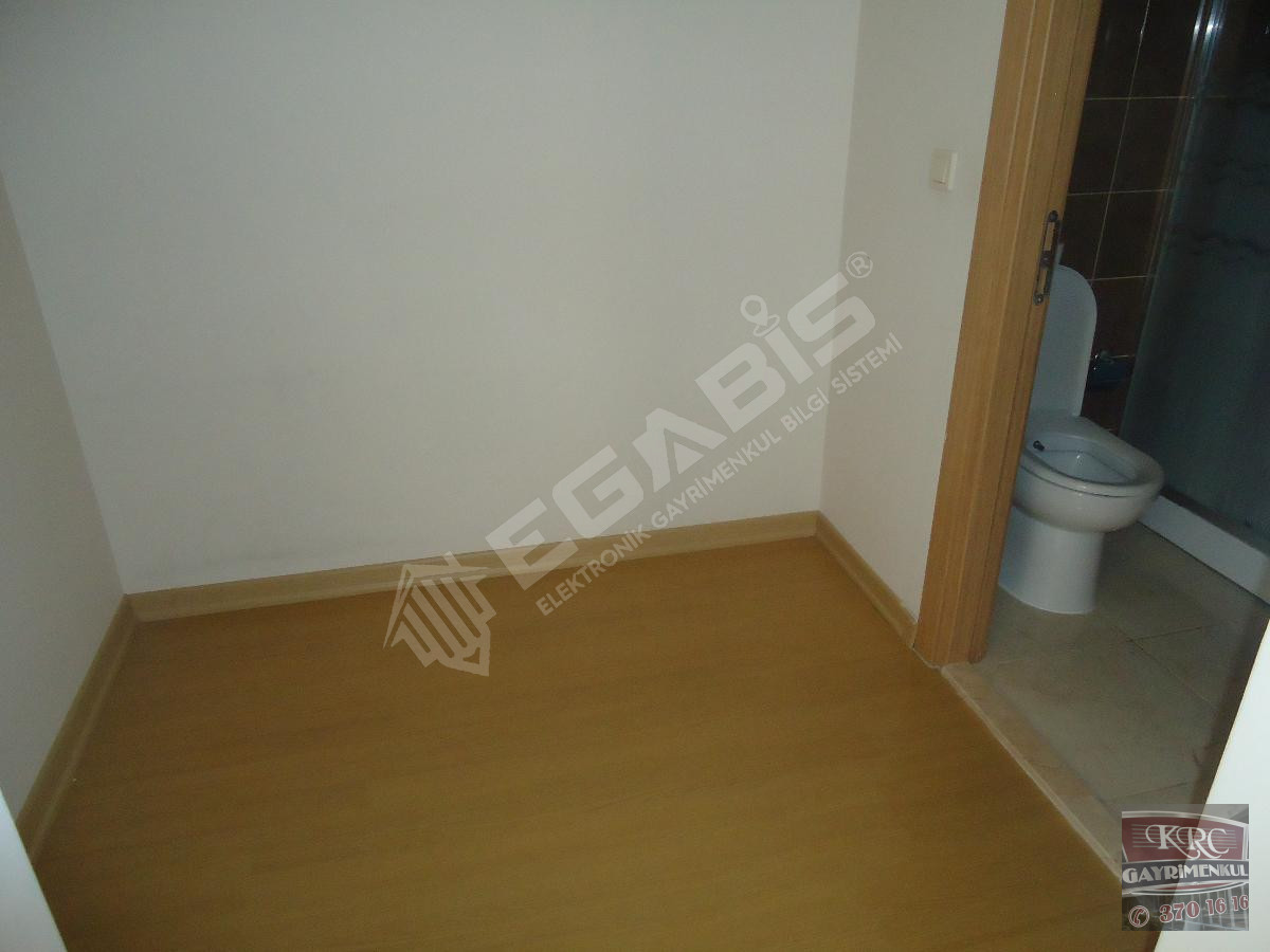 KRC'DEN MANZARALI MERKEZİ KONUMDA KATTA KİRALIK 3+1 DAİRE - 15