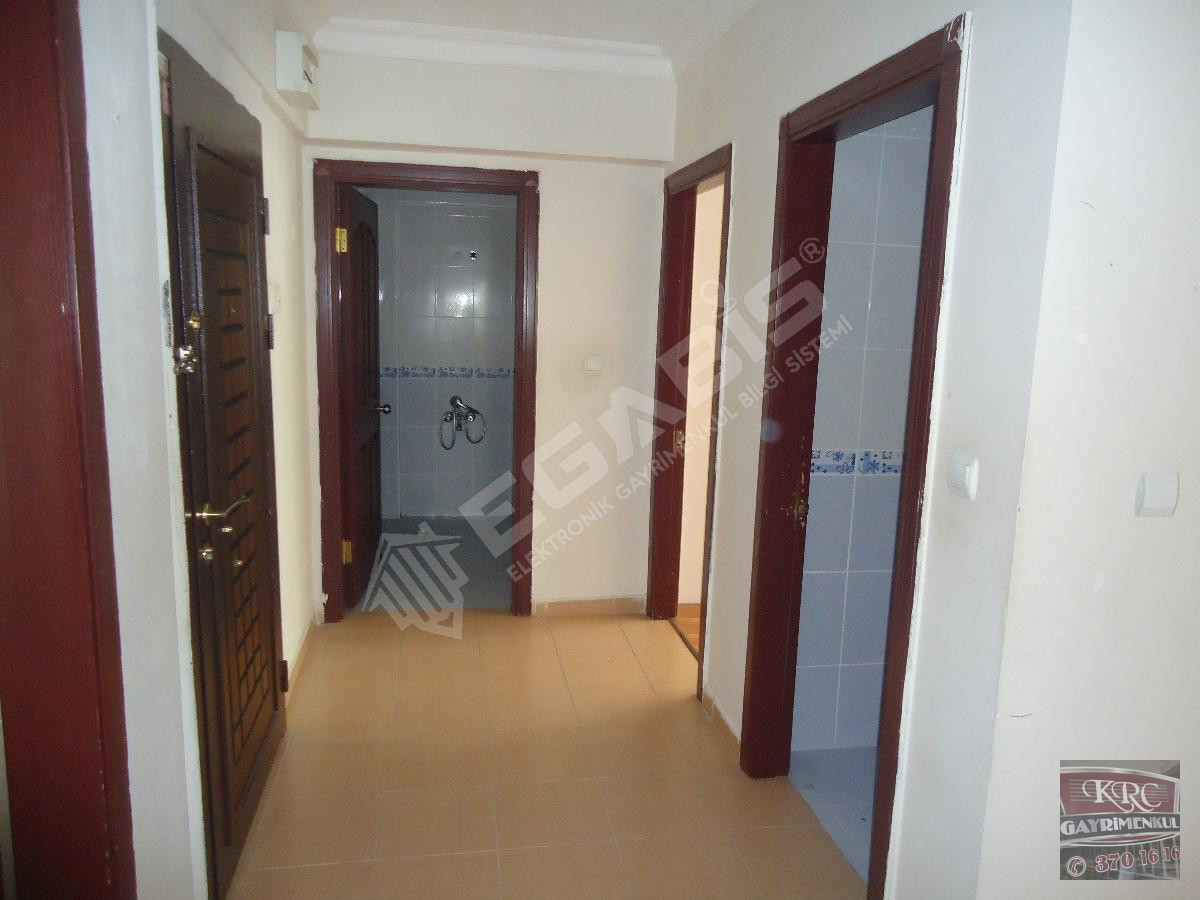 KRC'DEN MERKEZİ KONUMDA KATTA KİRALIK 3+1 DAİRE - 3