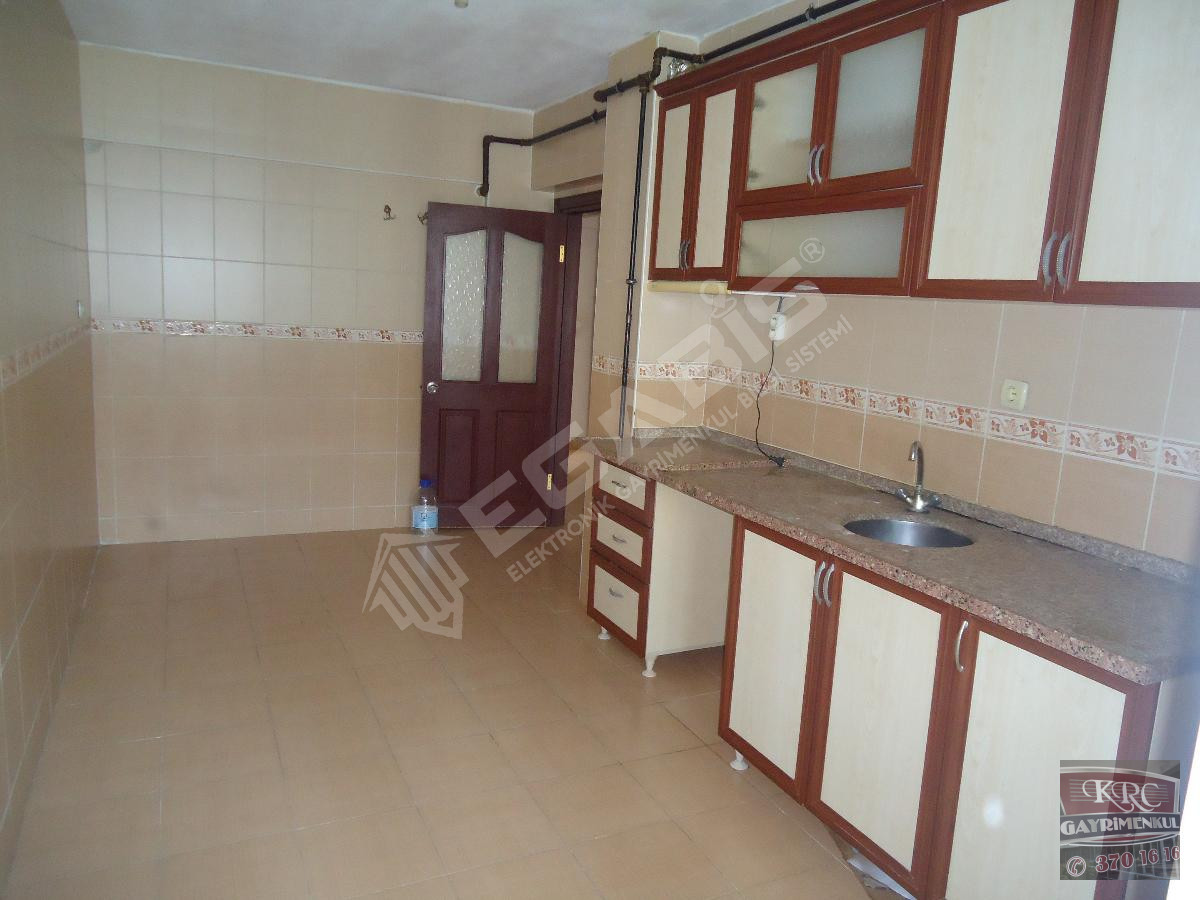KRC'DEN MERKEZİ KONUMDA KATTA KİRALIK 3+1 DAİRE