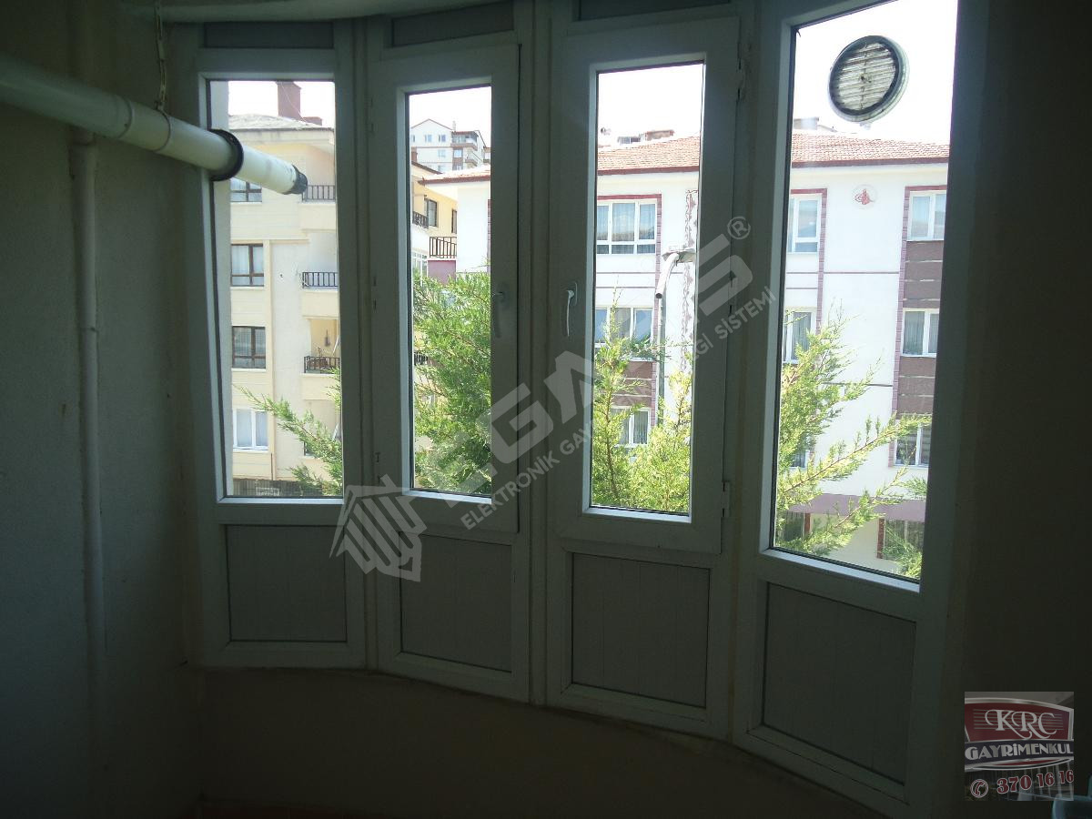 KRC'DEN MERKEZİ KONUMDA KATTA KİRALIK 3+1 DAİRE - 7