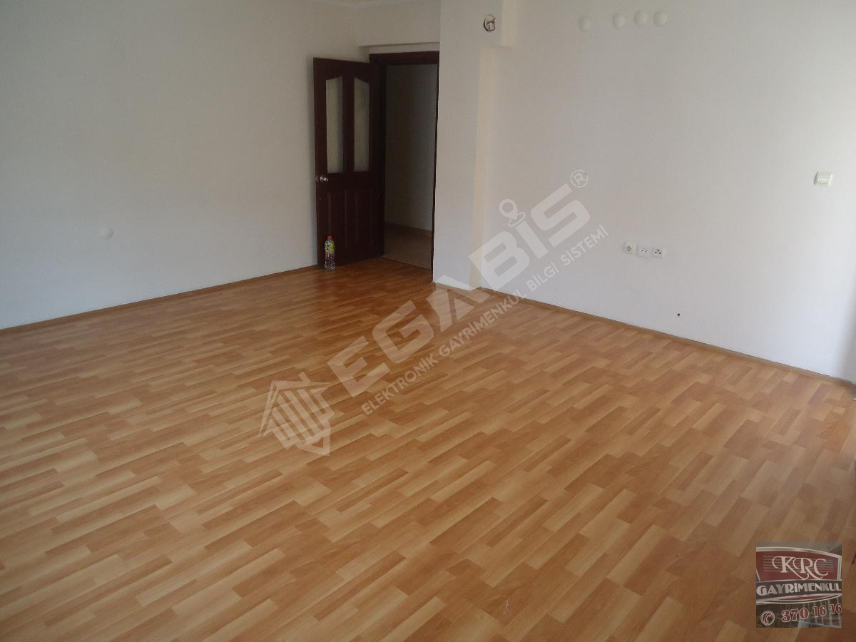 KRC'DEN MERKEZİ KONUMDA KATTA KİRALIK 3+1 DAİRE - 9