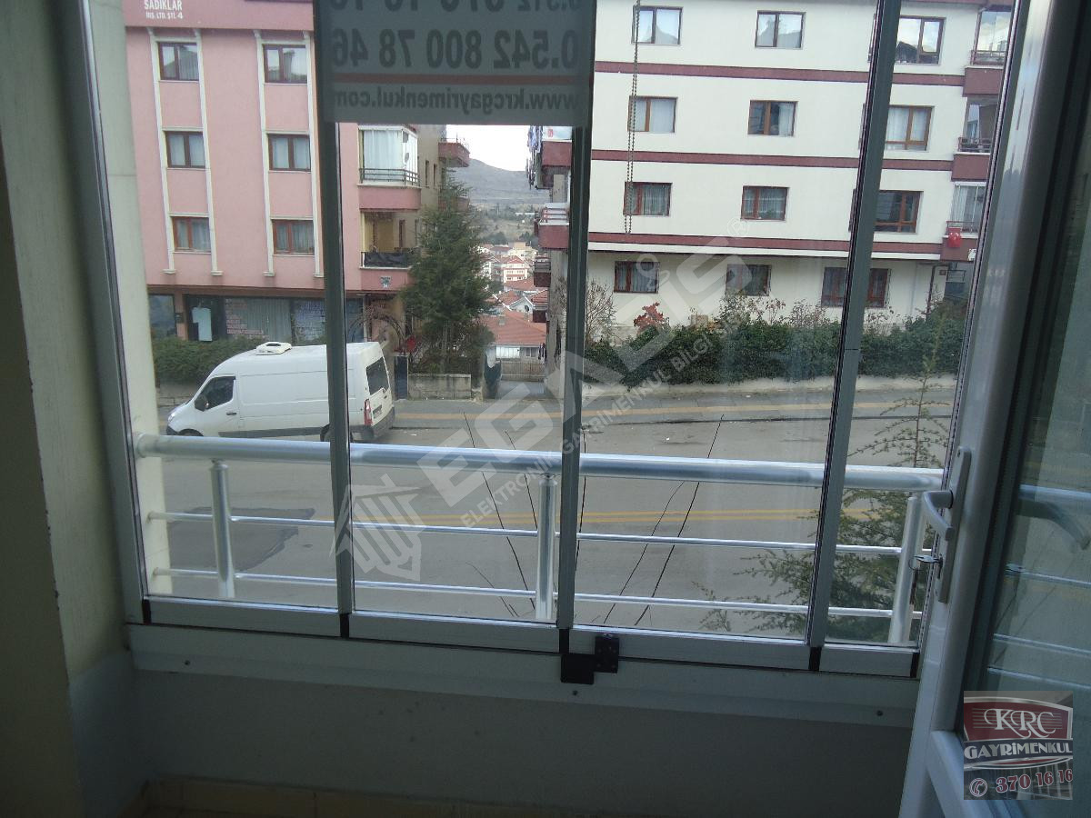 KRC'DEN MERKEZİ KONUMDA CADDE ÜZERİNDE KİRALIK KATTA 3+1 DAİRE - 7