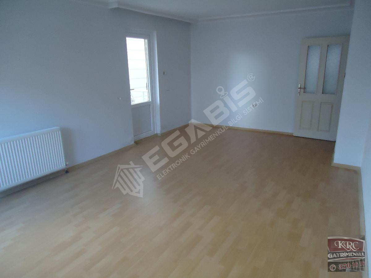 KRC'DEN MERKEZİ KONUMDA CADDE ÜZERİNDE KİRALIK KATTA 3+1 DAİRE - 9