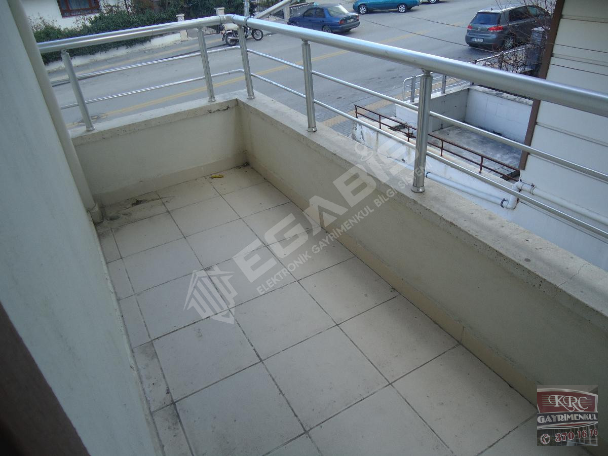 KRC'DEN MERKEZİ KONUMDA CADDE ÜZERİNDE KİRALIK KATTA 3+1 DAİRE - 10