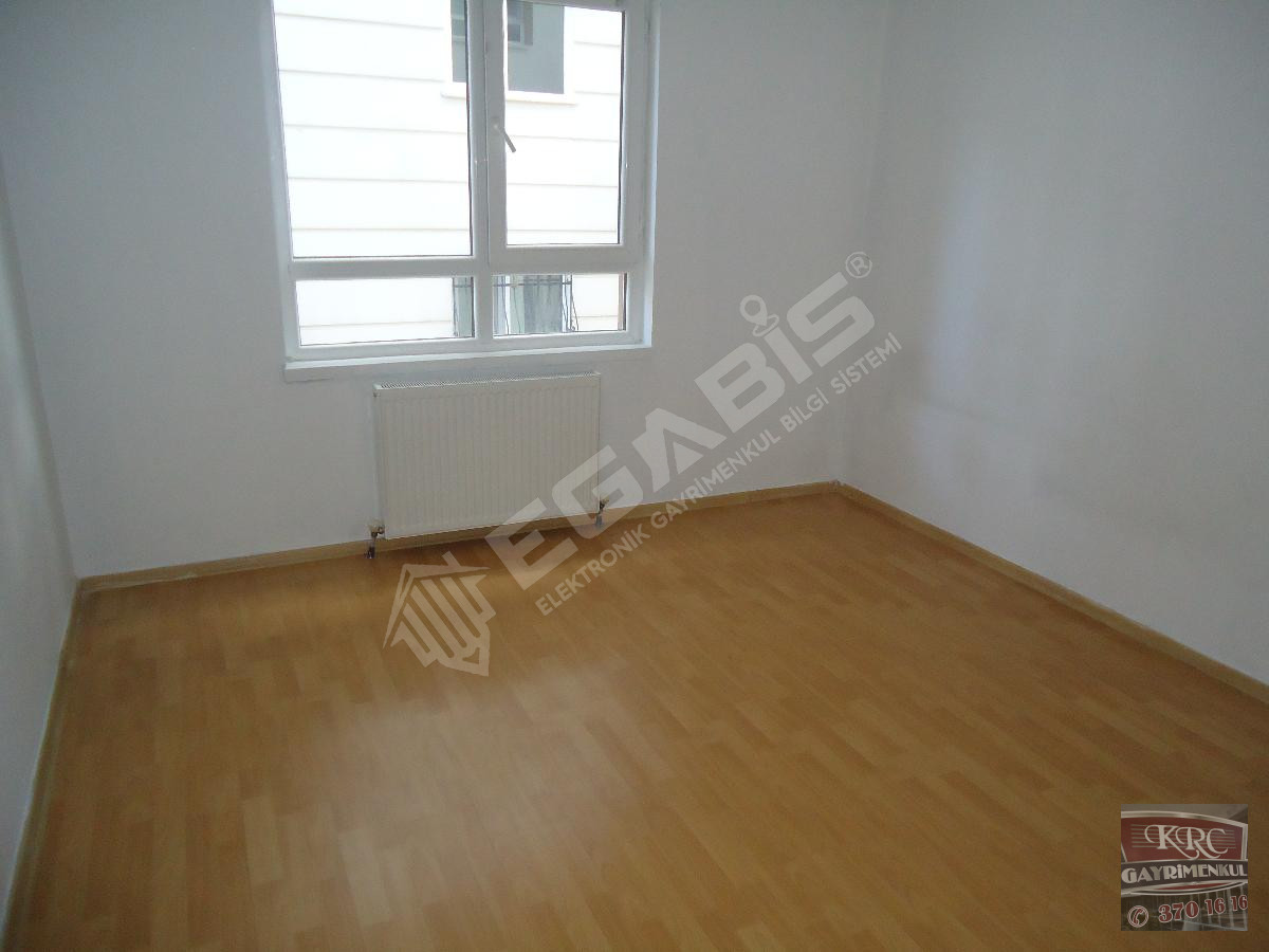 KRC'DEN MERKEZİ KONUMDA CADDE ÜZERİNDE KİRALIK KATTA 3+1 DAİRE - 11