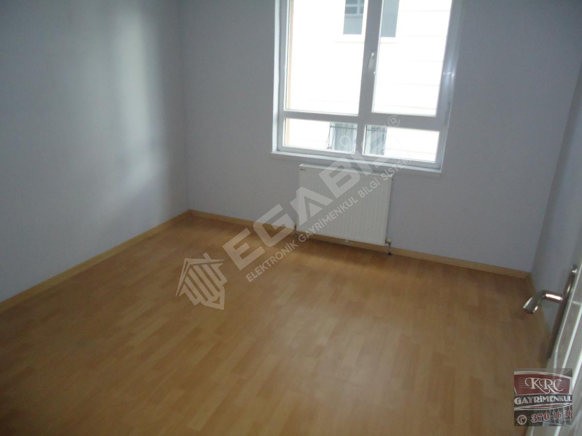 KRC'DEN MERKEZİ KONUMDA CADDE ÜZERİNDE KİRALIK KATTA 3+1 DAİRE - 12