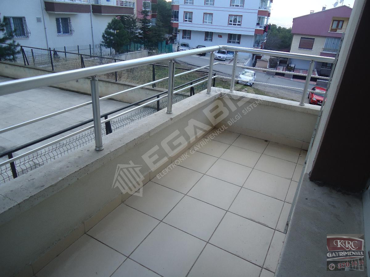 KRC'DEN MERKEZİ KONUMDA CADDE ÜZERİNDE KİRALIK KATTA 3+1 DAİRE - 15