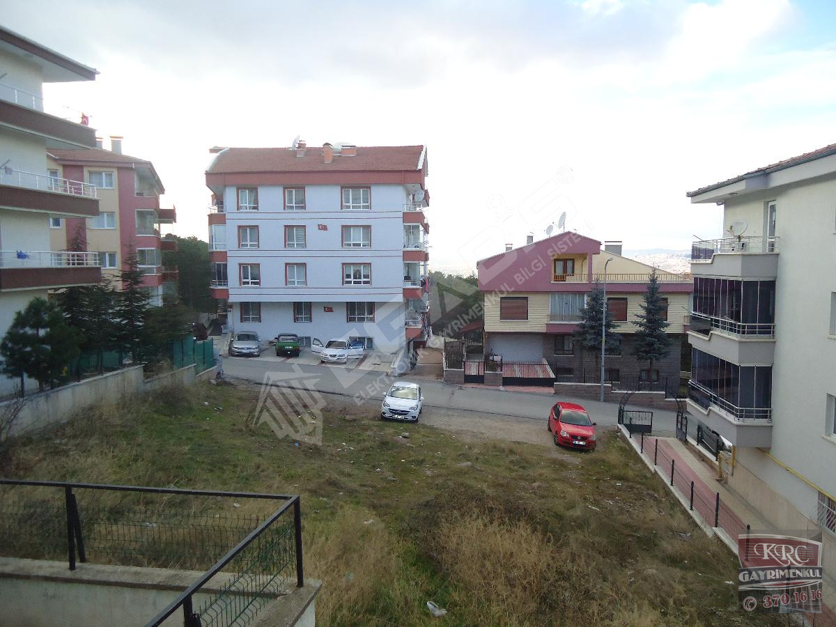 KRC'DEN MERKEZİ KONUMDA CADDE ÜZERİNDE KİRALIK KATTA 3+1 DAİRE - 16