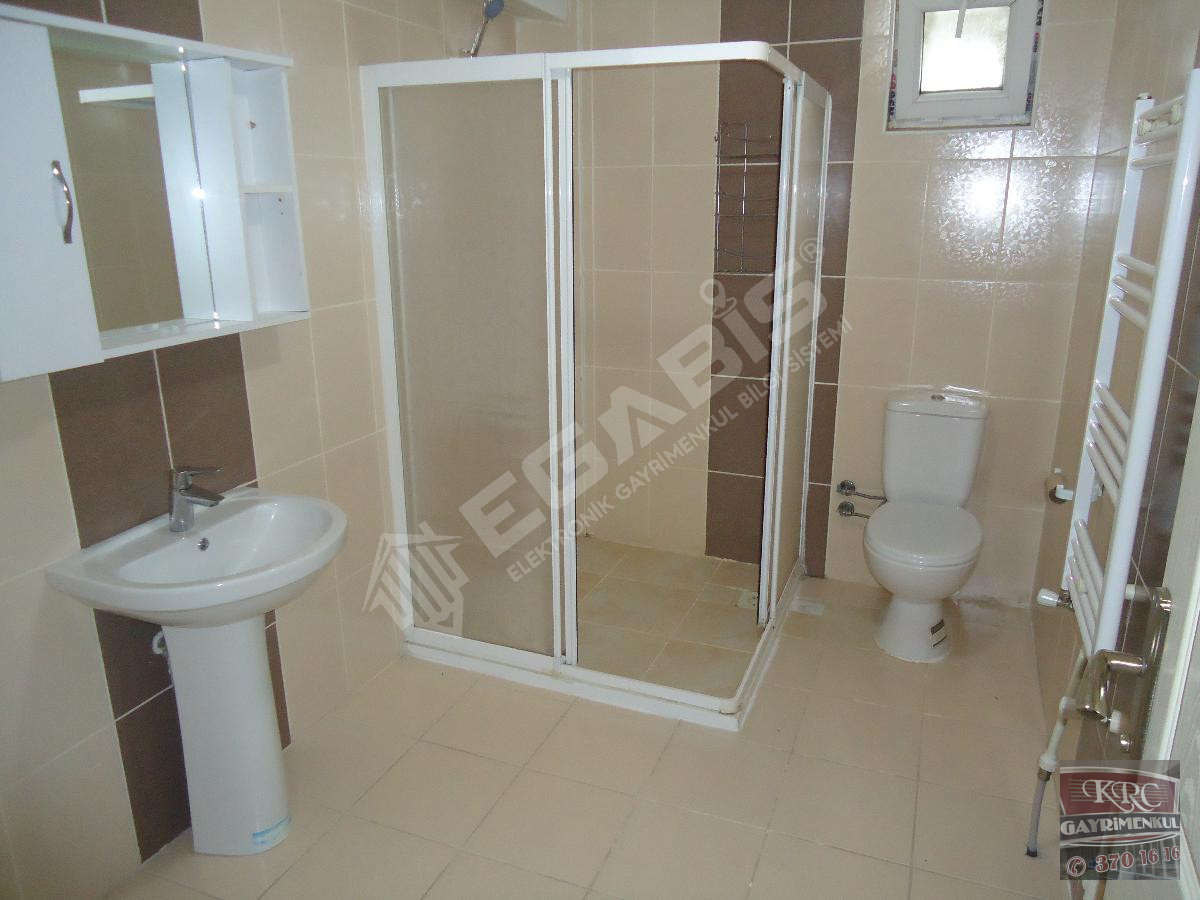 KRC'DEN MERKEZİ KONUMDA CADDE ÜZERİNDE KİRALIK KATTA 3+1 DAİRE - 17