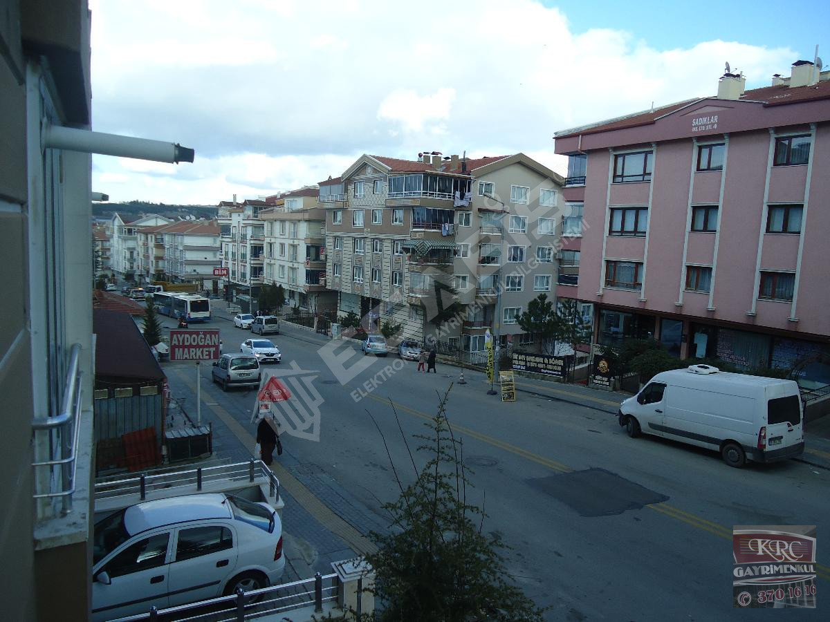 KRC'DEN MERKEZİ KONUMDA CADDE ÜZERİNDE KİRALIK KATTA 3+1 DAİRE - 18