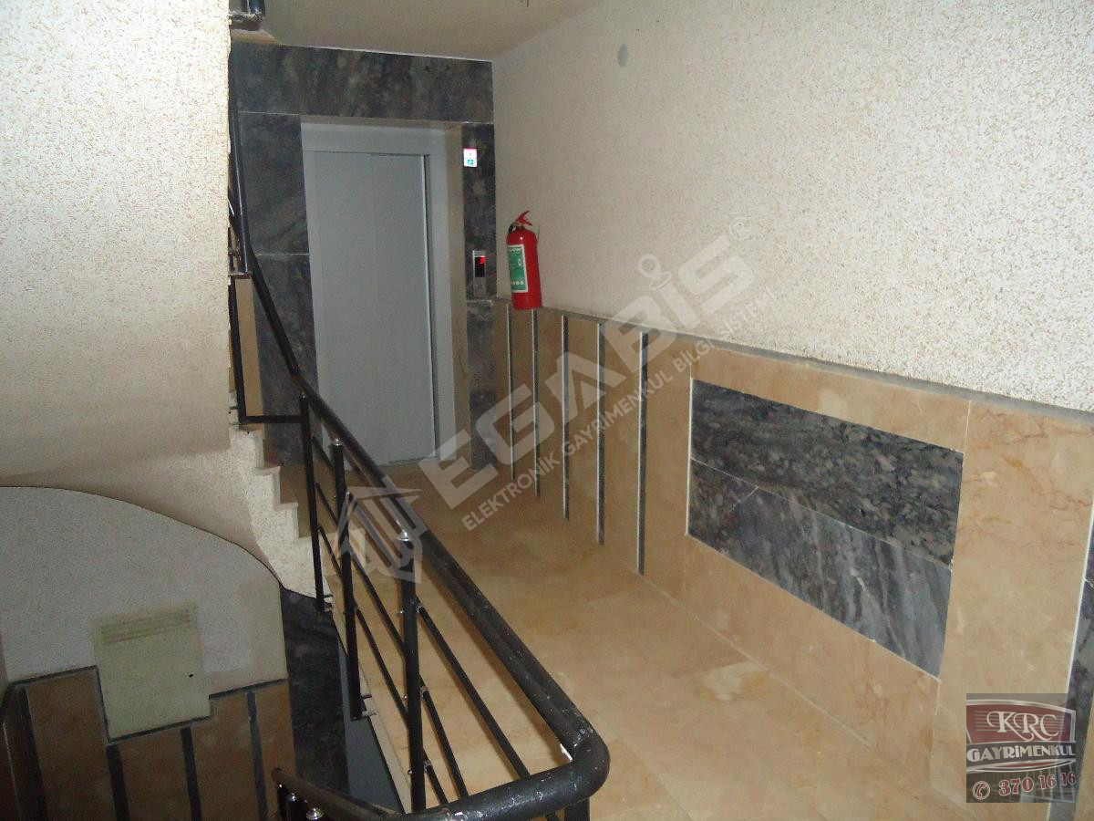 KRC'DEN MERKEZİ KONUMDA CADDE ÜZERİNDE KİRALIK KATTA 3+1 DAİRE - 21