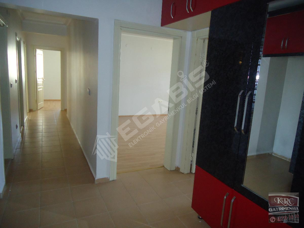 KRC'DEN HÜREL MAHALLESİNDE KİRALIK KATTA 3+1 DAİRE - 3