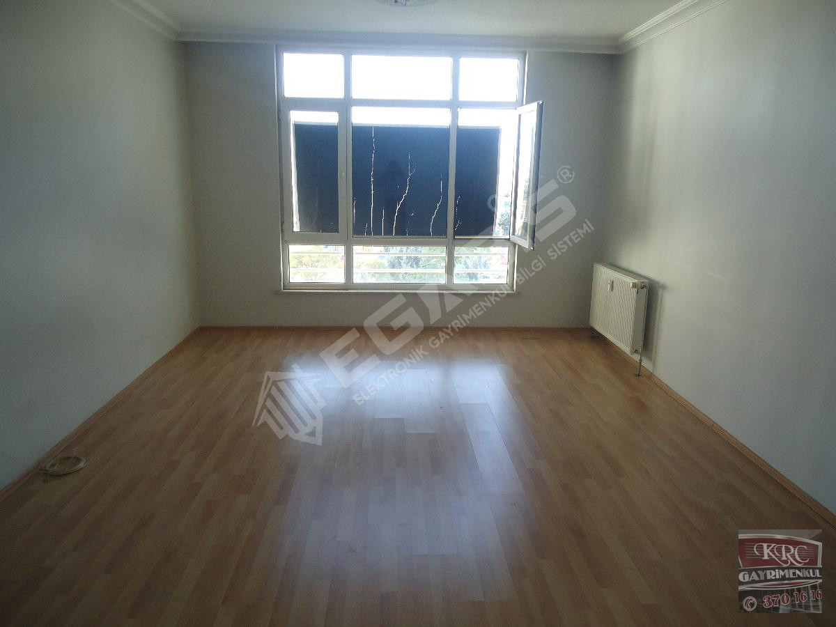 KRC'DEN HÜREL MAHALLESİNDE KİRALIK KATTA 3+1 DAİRE - 8