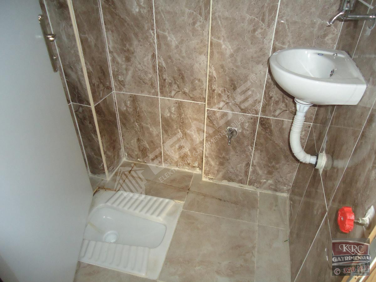 KRC'DEN ŞAHİNTEPE'DE MERKEZİ KONUMDA KİRALIK 3+1 DAİRE - 14